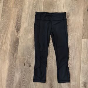 Lululemon pace rival crops size 6